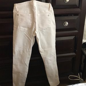 White stretchy skinny jeans